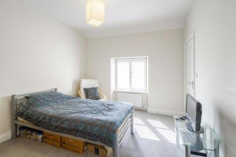 20 Manor Yard bedroom 2