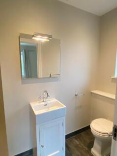 Ensuite to bedroom 2