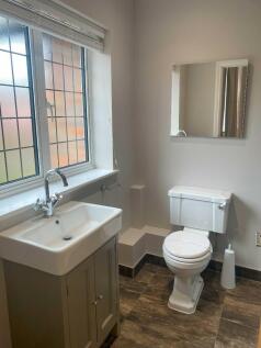 Ensuite to bedroom 4