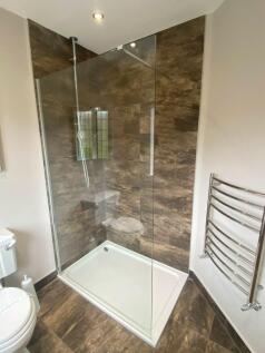 Ensuite to bedroom 4