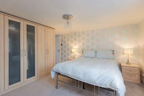 Sunnybank Bedroom 2-2.jpg