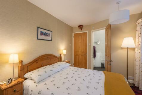 The Tofts Bedroom 1-3.jpg