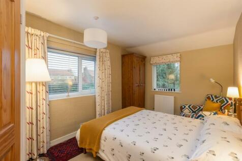 The Tofts Bedroom 1-1.jpg