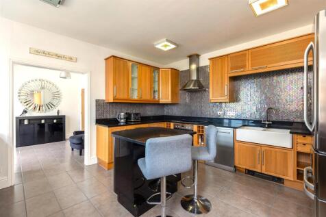 14 - Kitchen.jpg