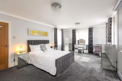 8 - Master Bedroom.jpg