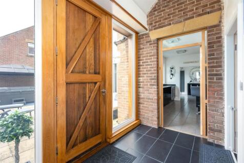 13 - Rear Entrance Hall.jpg