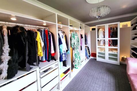 27 - Bedroom 4 (Dressing Room).jpg