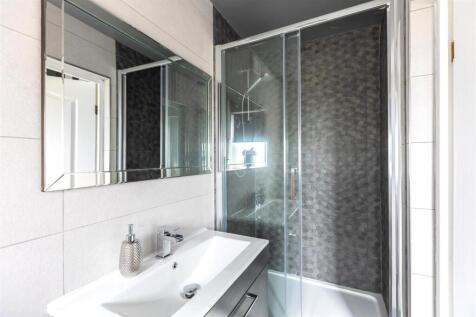 32 - Annexe Shower Room.jpg