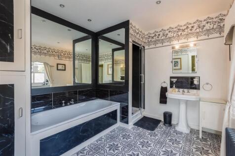 Grooms Cottage Bathroom.jpg