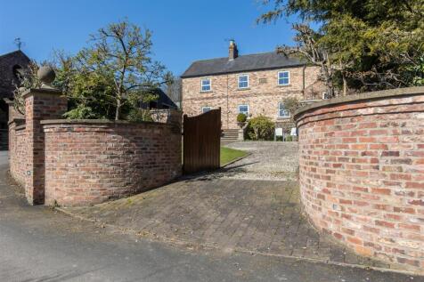 Grooms Cottage External-3.jpg