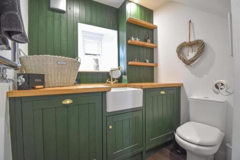 Utility Room/Cloakroom