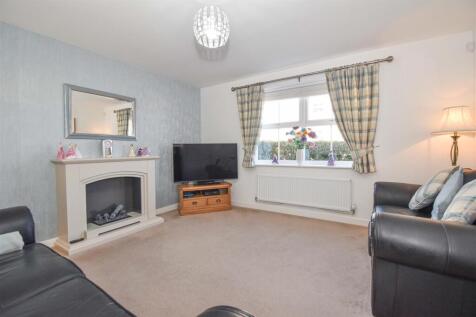 31 Primrose Drive Living Room a.jpg
