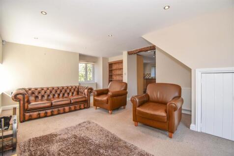 Kirkland Cottage Living Room b.jpg