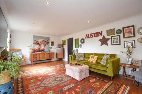 Deva Living Room b.jpg
