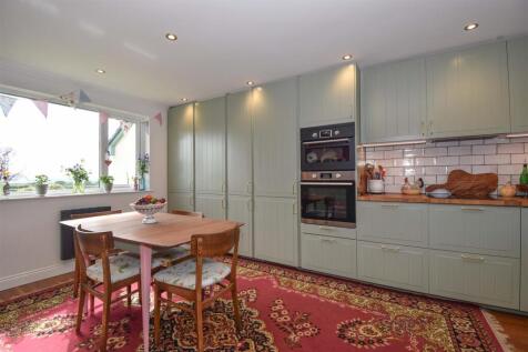 Deva Dining Kitchen c.jpg