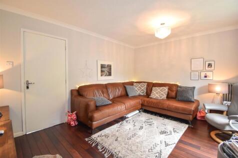 8 Fairybead Park Living Room b.jpg