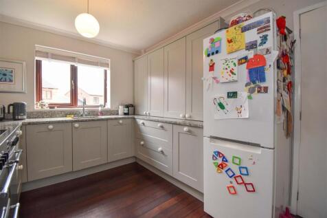 8 Fairybead Park Kitchen b.jpg