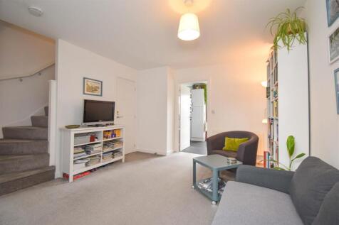 2 Albion Close Living Room c.jpg