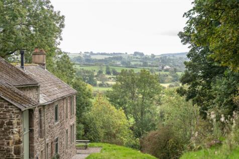 Castlehowe Outside e.jpg