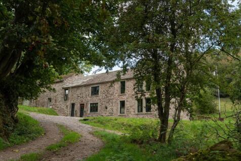 Castlehowe Outside f.jpg