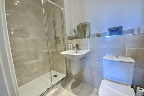 Bedroom 2 - En-suite