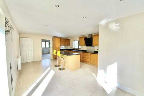 Kitchen/ Dining/ Family Room