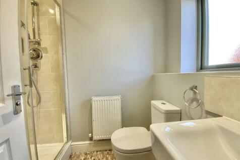 Bedroom 1 - En-suite