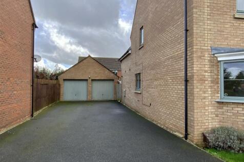 Double Garage &amp; Driveway