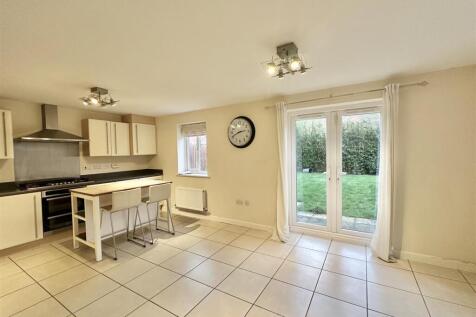Kitchen/ Dining Room