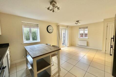 Kitchen/ Dining Room