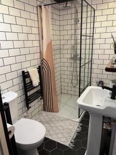 Ground Floor En-suite Shower Room