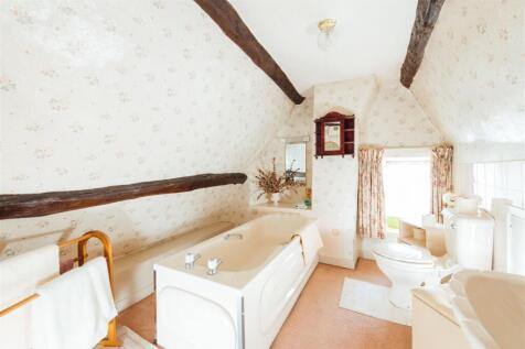 Family Bathroom - Second Floor