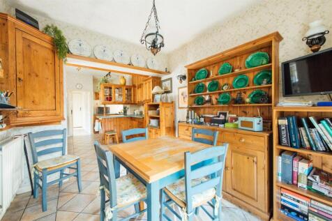 Kitchen/ Breakfast Room