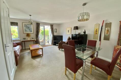 Lounge/ Dining Room