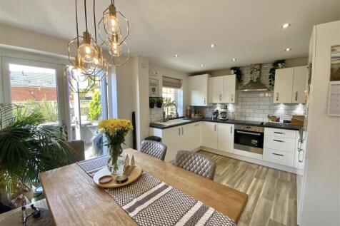 Kitchen/ Dining Room