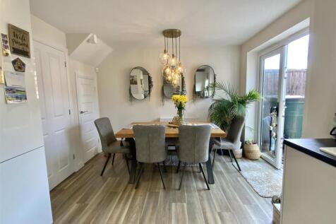 Kitchen/ Dining Room