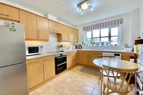 Kitchen/ Dining Room
