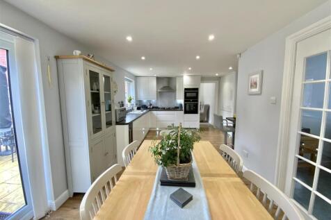 Kitchen/ Dining Room