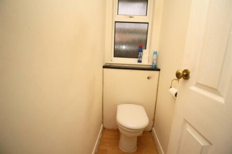 108 Melrose wc.JPG