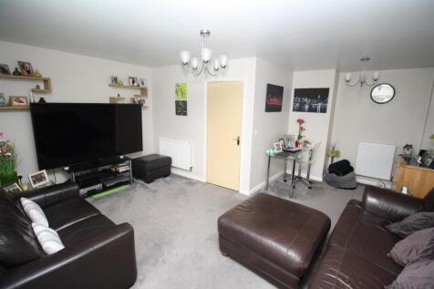 16 Wraxall Way lounge b.JPG