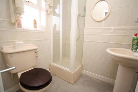 bed 2 ensuite