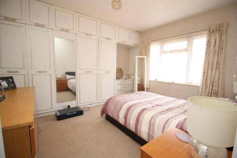 29 Staple bedroom 1a.JPG