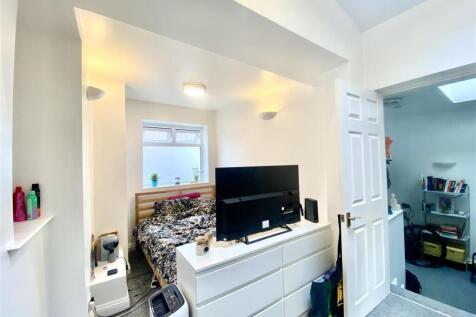 BEDROOM 2.jpeg
