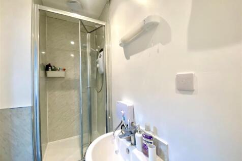 BATHROOM.jpeg