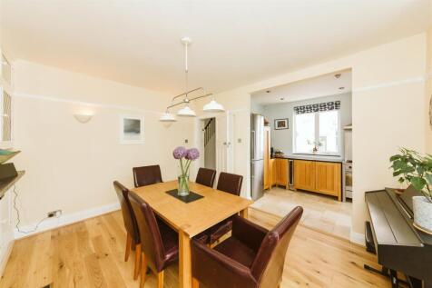 Dining room to kitchen