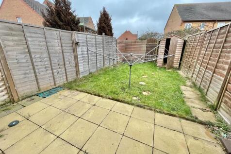 REAR GARDEN.jpg