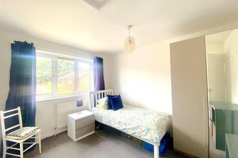 BEDROOM .jpeg