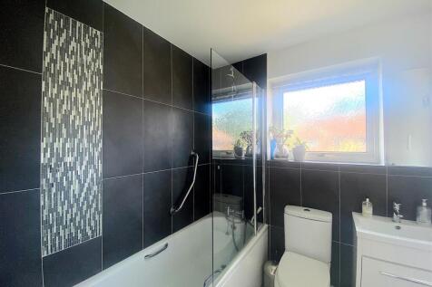BATHROOM 2 .jpeg