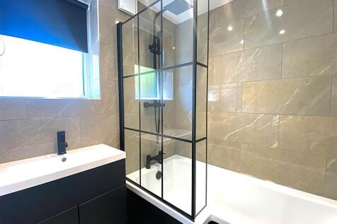 BATHROOM.jpeg