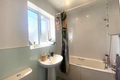 BATHROOM.jpeg